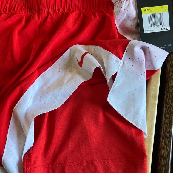 New with Tag Woman’s Nike Shorts with Brown Ivy League Logo - Picture 6 of 6